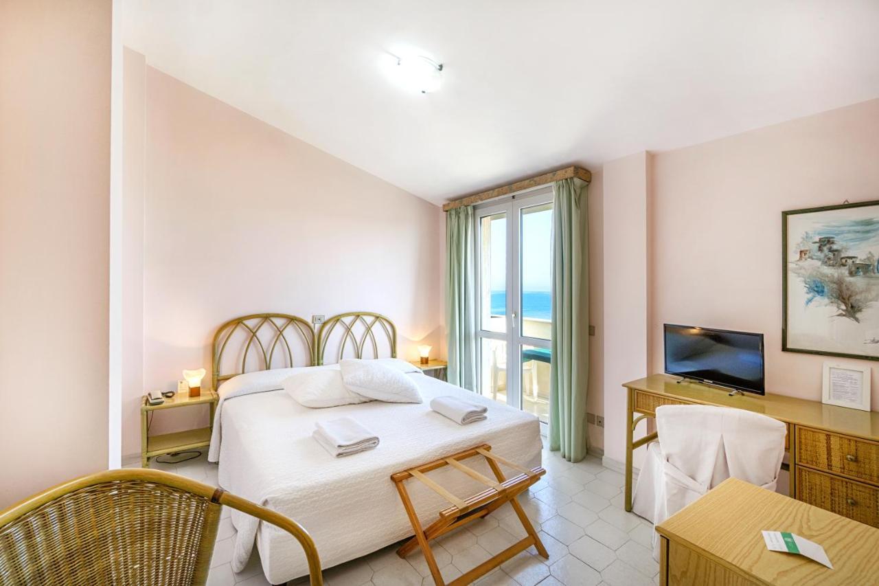 סקוליטי Hotel Mida מראה חיצוני תמונה